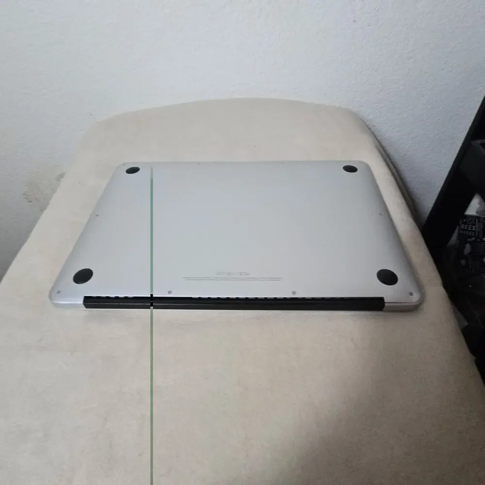 Apple Mac Book Air 2014 13in (Gray) - Picture 9 of 9